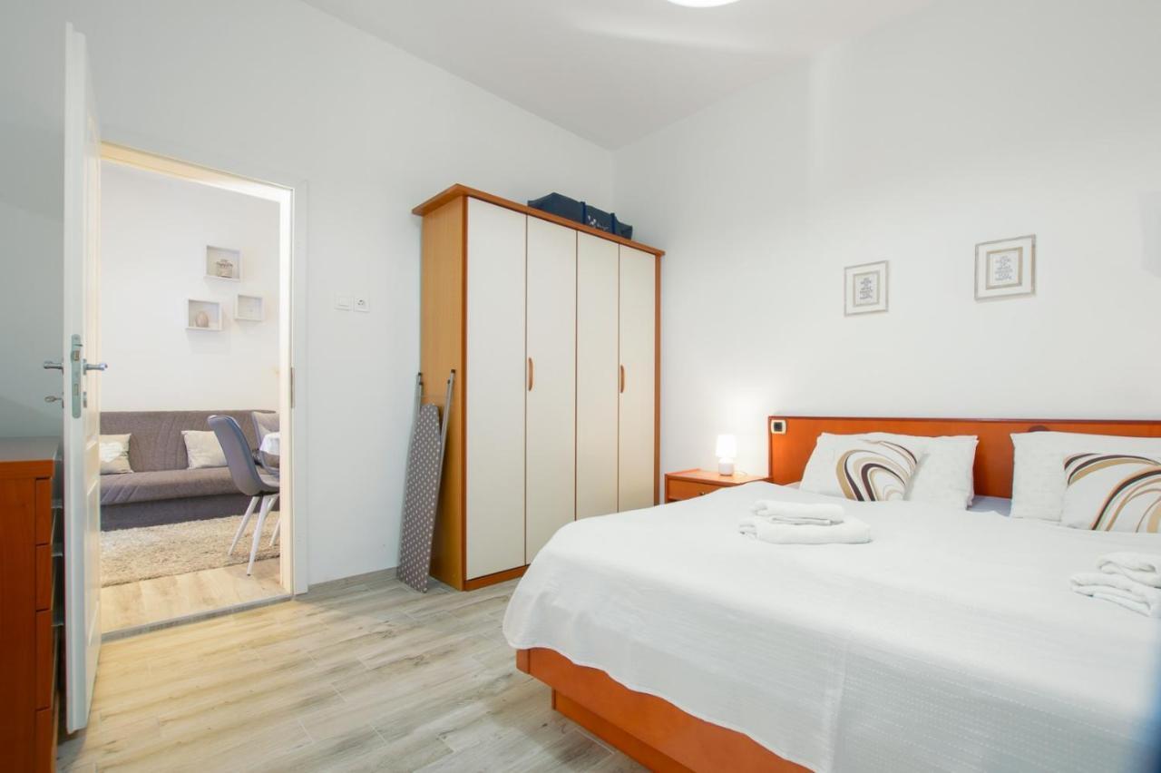 Charming Apartment In Town Center 普拉 外观 照片