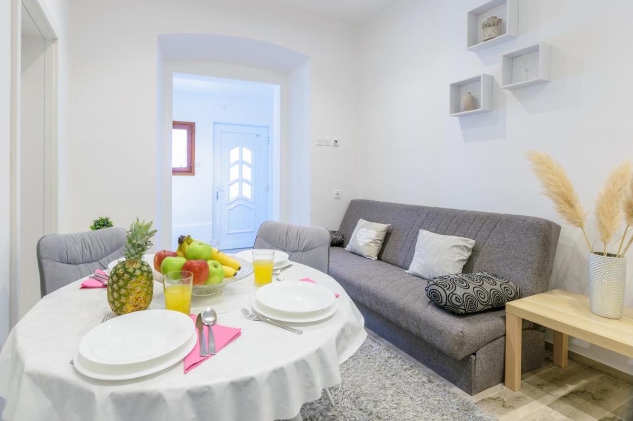 Charming Apartment In Town Center 普拉 外观 照片