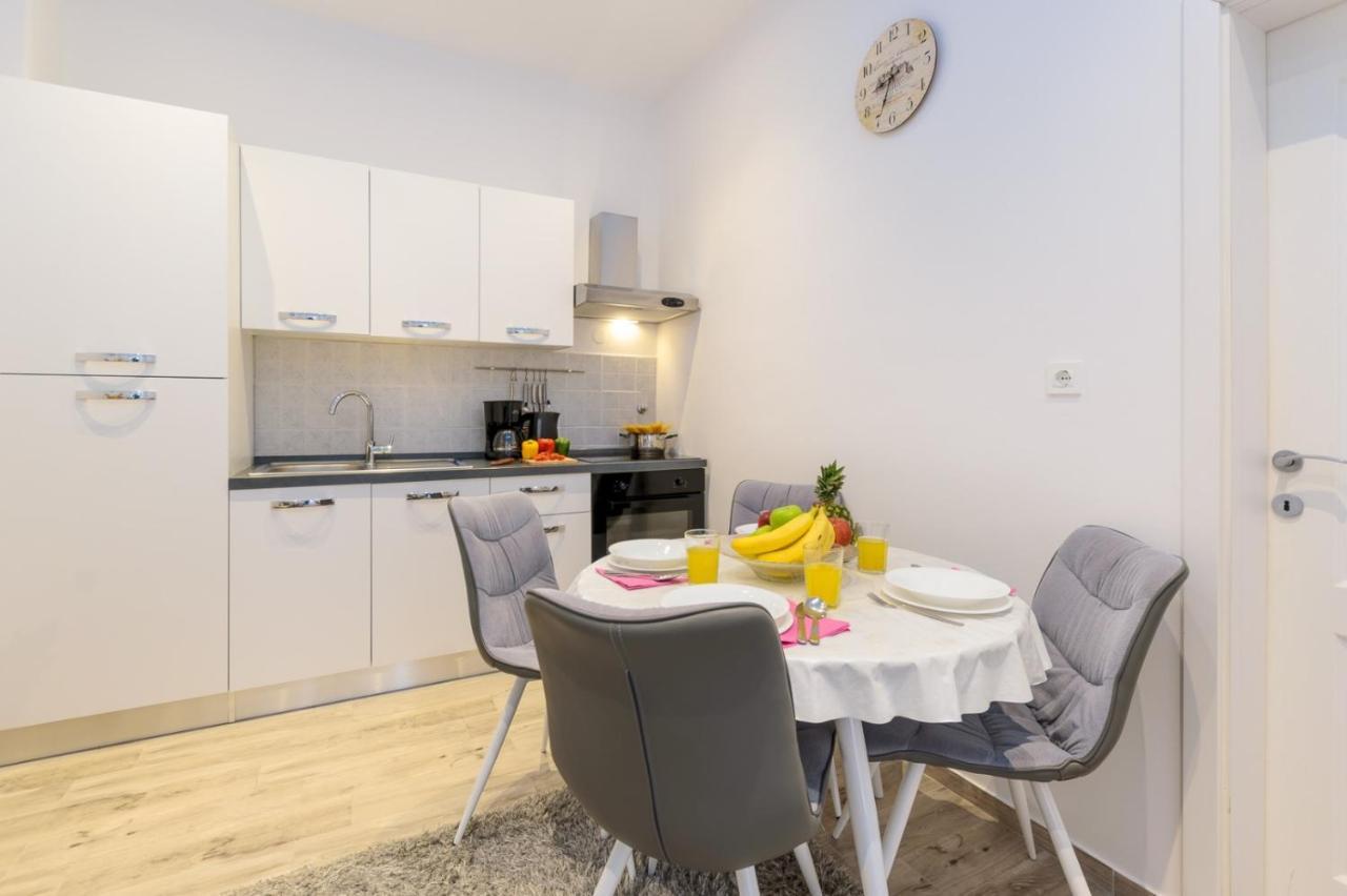 Charming Apartment In Town Center 普拉 外观 照片