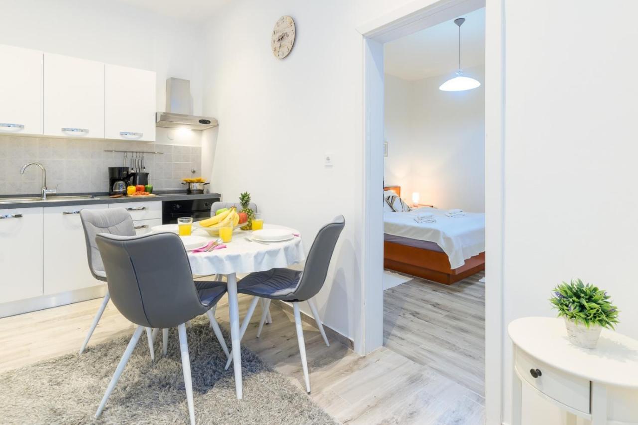 Charming Apartment In Town Center 普拉 外观 照片