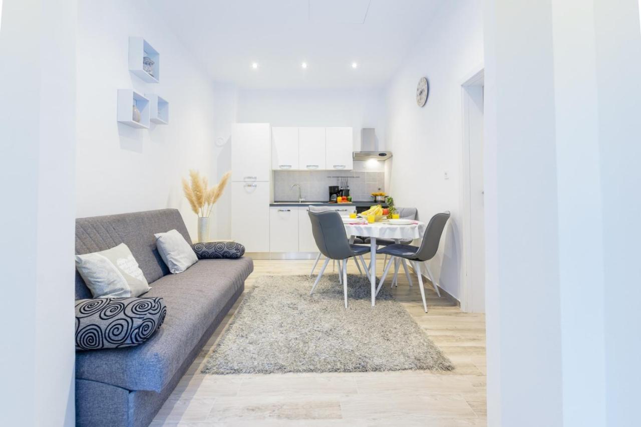 Charming Apartment In Town Center 普拉 外观 照片